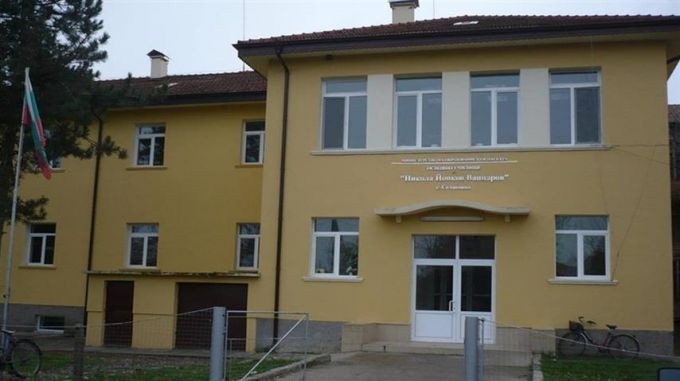 Основно училище Никола Вапцаров в село Селановци е едно от