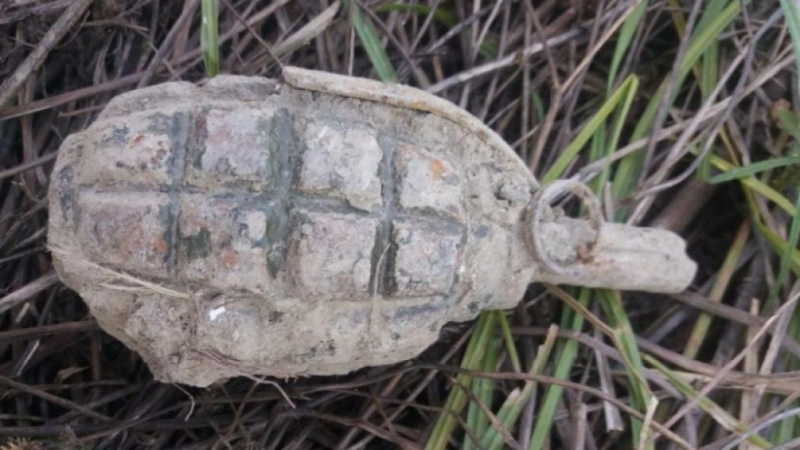 Корозирала ръчна граната открита край язовир Огоста е унищожена от