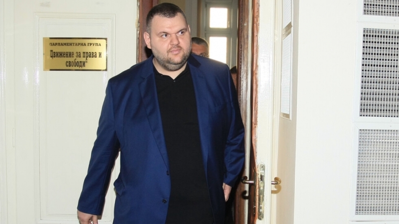 Съпругата на Лозан Панов осъди медиите на Пеевски "Телеграф" и "Монитор" за 30 000 лв.
