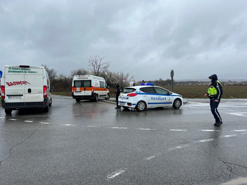 Тежка катастрофа затруднява движението по околовръстния път на Враца видя