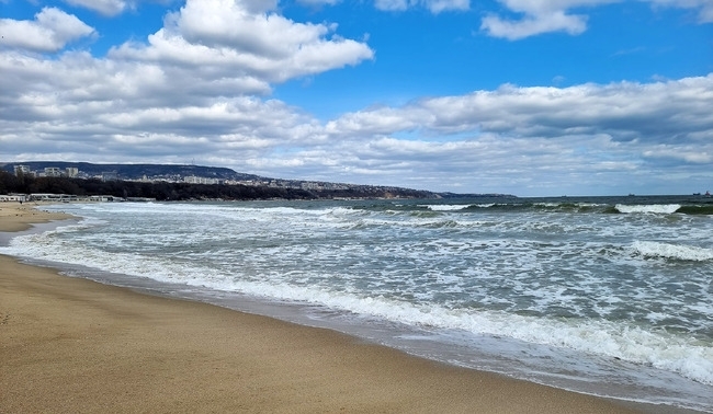Днес ще бъде предимно слънчево и топло съобщиха от Националния