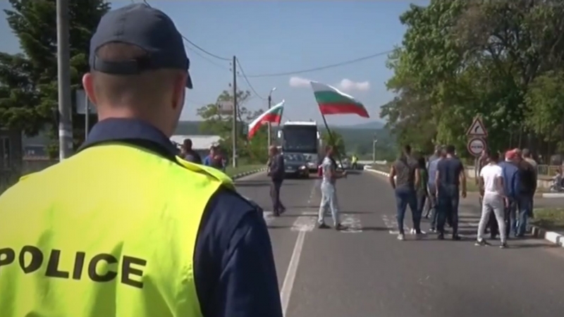 Село на бунт, за пореден път блокира пътя за Маказа
