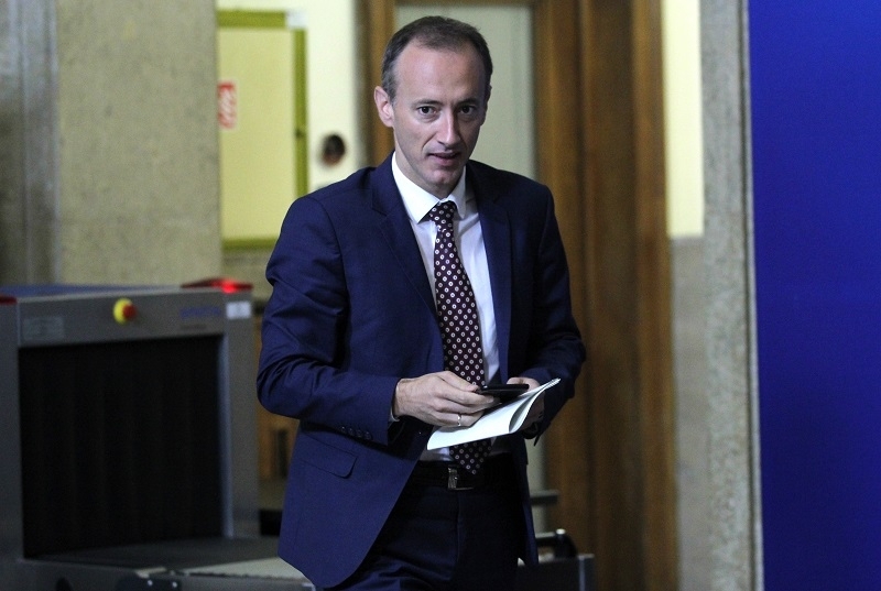 Анонсирахме още през май първите стъпки за увеличение на учителските