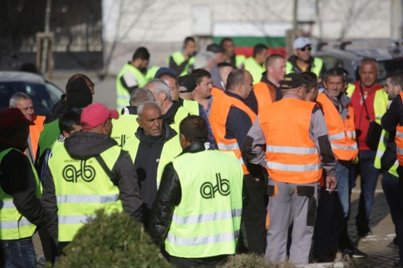 Пътностроителните фирми излязоха на национален протест организиран от Българската браншова