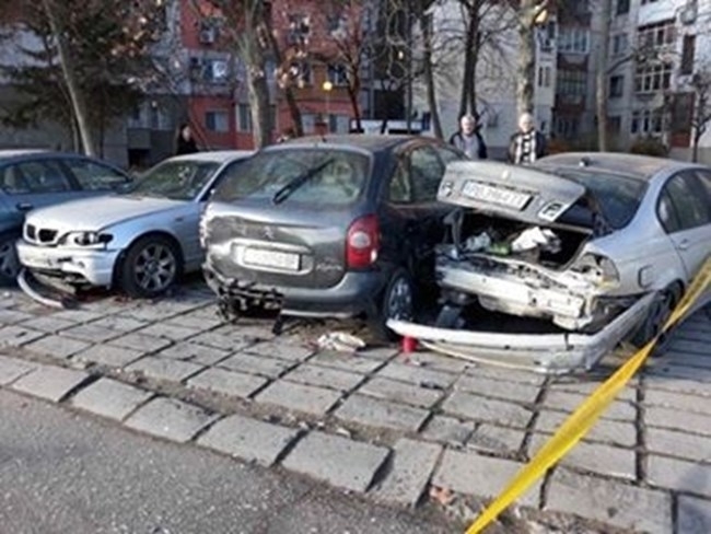 Женски неволи! Неправоспособна с БМВ отнесе две коли в Бяла Слатина и избяга