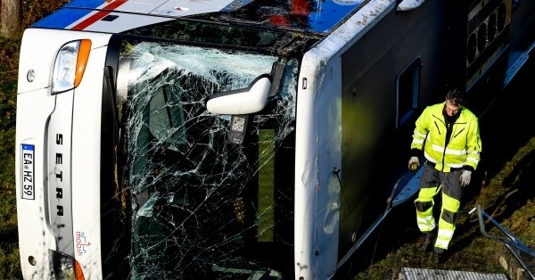 Автобус се преобърна близо до германския град Магдебург Ранени са