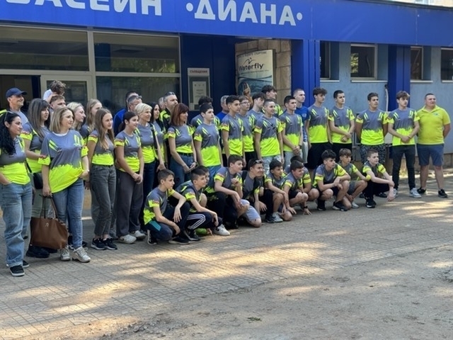 Родители на състезатели от дисквалифицираните отбори по водна топка във Враца излизат на протест, питат кой ще изтрие сълзите на децата им