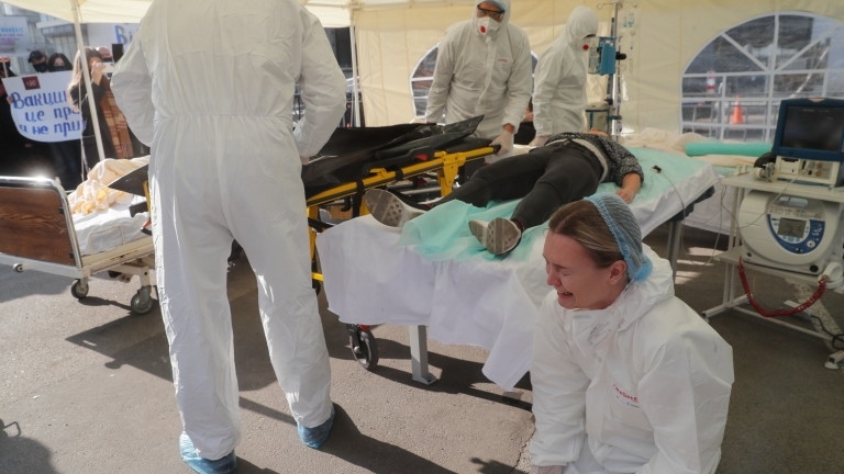 През изминалото денонощие в Украйна от COVID 19 са починали рекордните