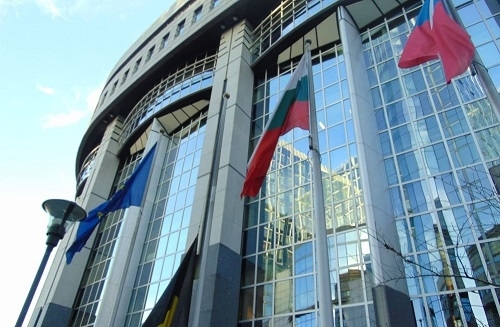 Пакетът Макрон срещу който протестираха българските превозвачи отново влиза за