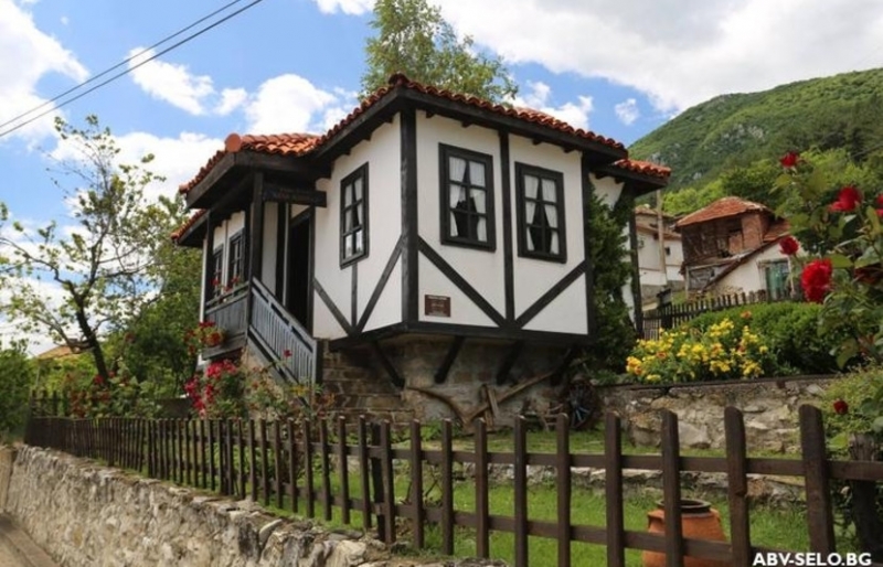 Над 150 ръчно направени изделия за дома и семейството изработени