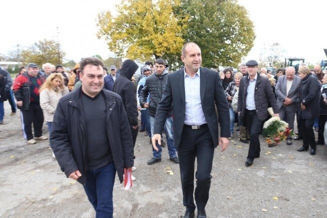 Президентът Румен Радев пристигна в Монтана и първо разговаря на