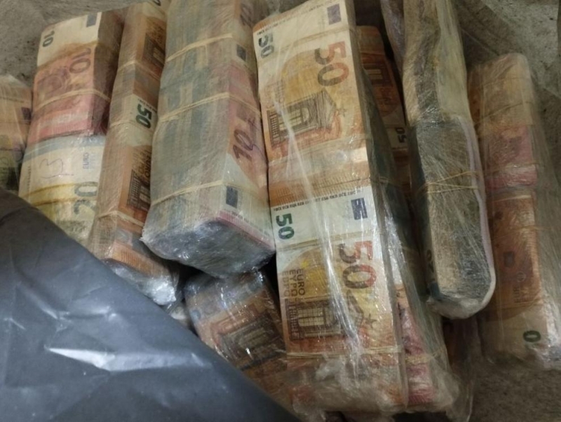 Откриха недекларирана валута с левова равностойност 1 366 773 лева