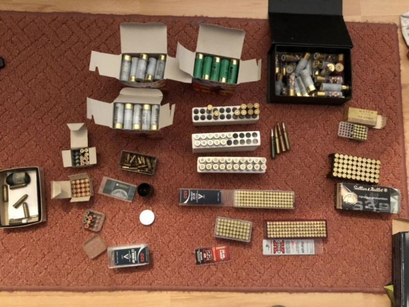 Незаконно оръжие и боеприпаси са иззети от дома на 43 годишен