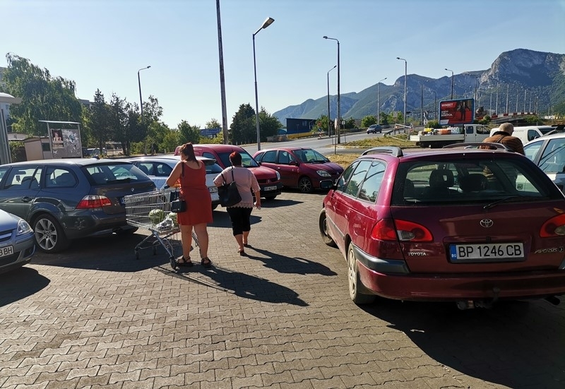 Поредното нагло паркиране вбеси врачани научи агенция BulNews Шофьор от