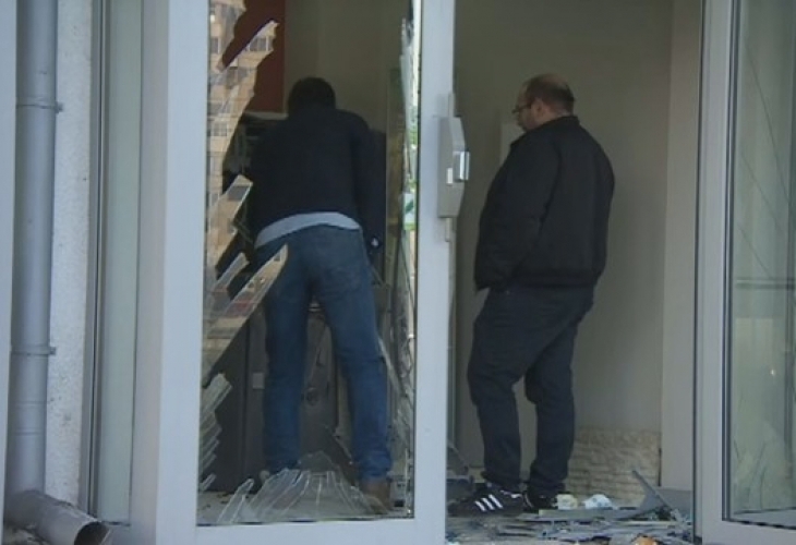 Между 35 и 60 000 е вероятната открадната сума от