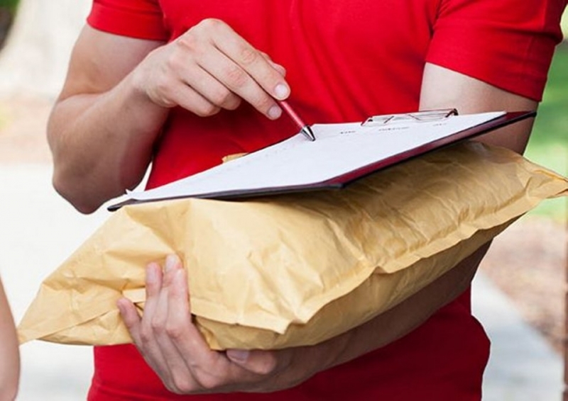 Пощенските пратки ще бъдат проверявани от куриерските фирми а подателят