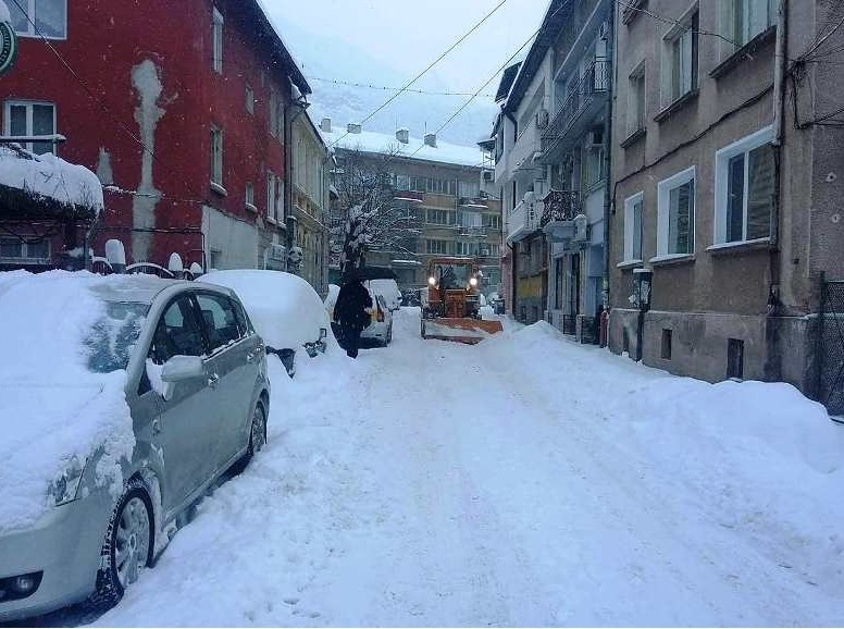 Усложнена остава зимната обстановка в община Враца И днес 28