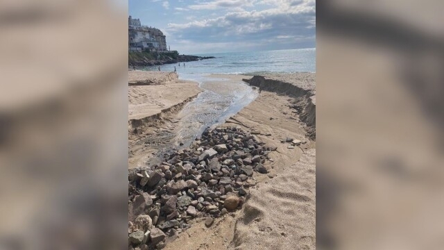 Силна буря и проливни дъждове са нанесли щети на морските