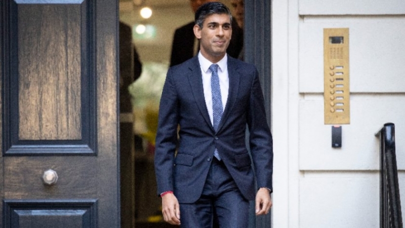 Във Великобритания Риши Сунак се подготвя за първия си парламентарен