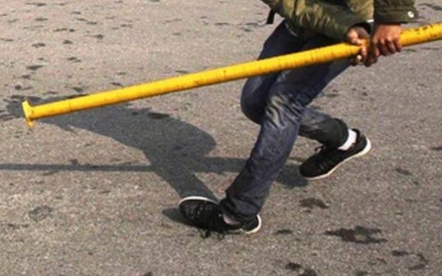 31 годишен мъж е задържан след като е нападнал съсед с