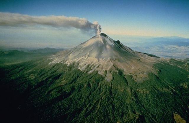 Мощно изригна вулканът Попокатепетел в Мексико. Той изхвърли на височина