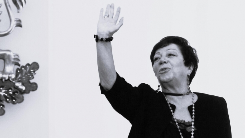Почина писателката Божана Апостолова