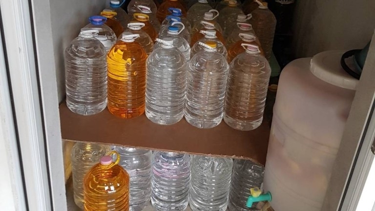 Митничари и ченгета тарашиха имот във Видин иззеха над 400