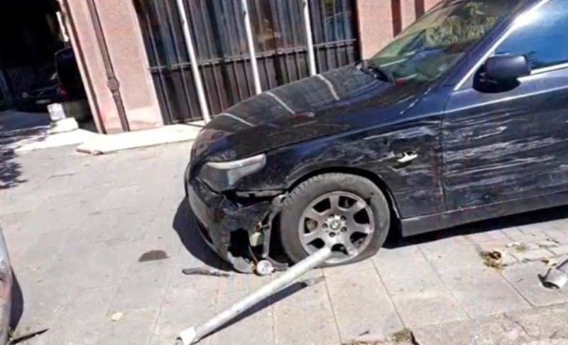 Шофьор се блъсна в автомобили на посолството на България в