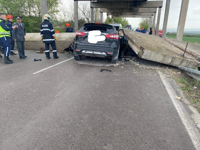 Мостово съоръжение се срути на пътя край град Девня, в