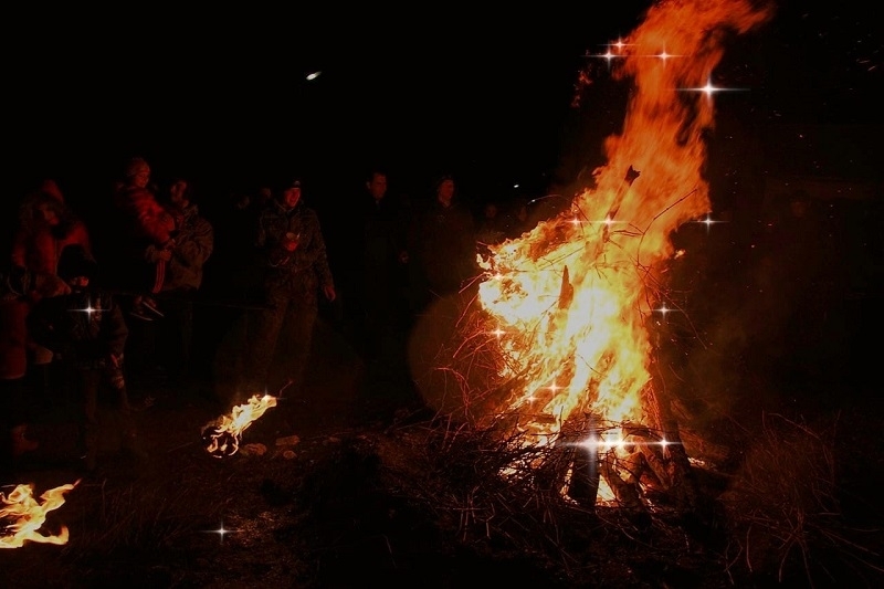 По стар чипровски обичай на Сирни Заговезни Покладе заедно да запалим