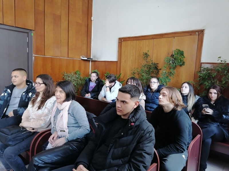 В Районен съд – Враца днес гостуваха ученици от 10