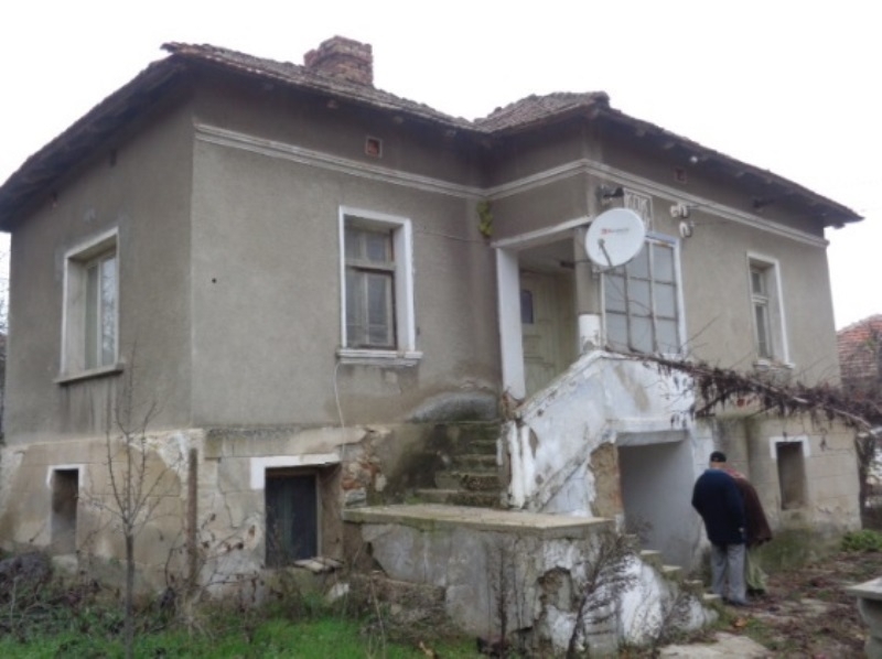 Частен съдебен изпълнител продава на търг къща за малко над