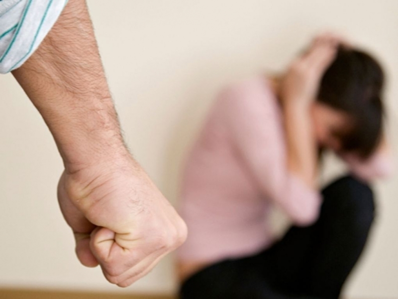 Побеснял мъж нападнал и оскубал жената на покойния си брат