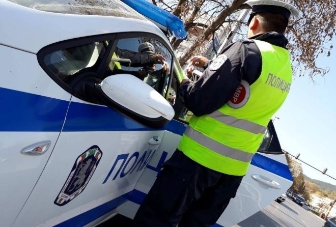 Пиян шофьор подкара колата си в Криводол съобщиха от областната
