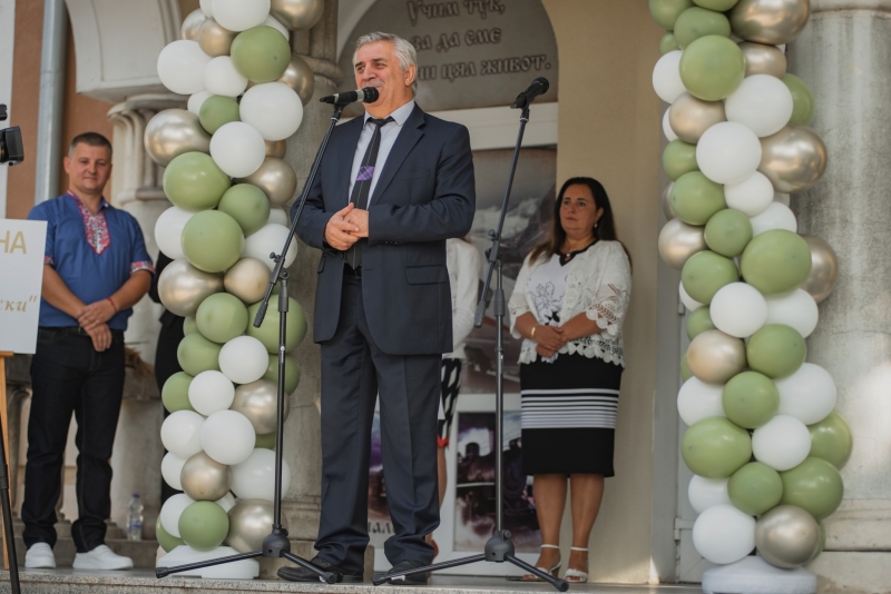 125 първокласници прекрачиха за пръв път школския праг
1 469 ученици