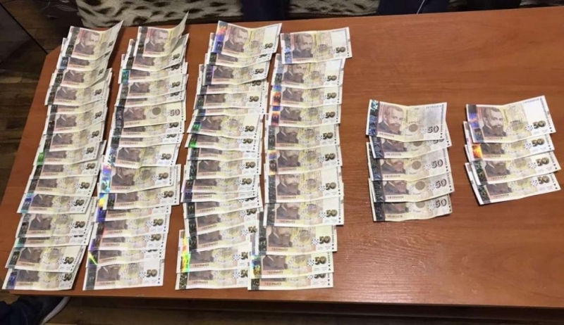Мъж от Смядово е задържан за пласиране на фалшиви пари съобщиха от
