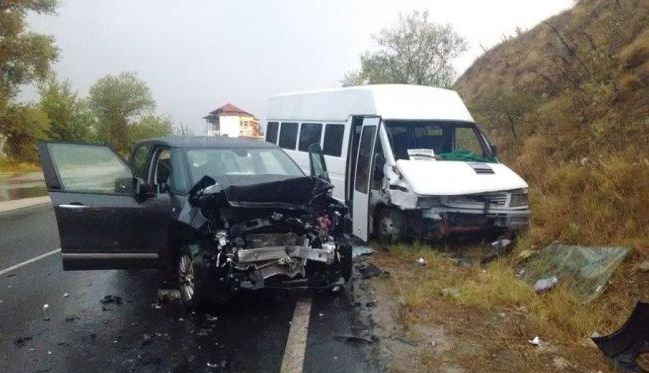 Бус и кола се удариха във Видинско съобщиха от МВР