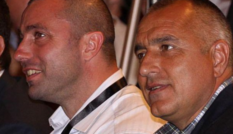 Служители на НАП запечатват в момента известния столичен ресторант 101