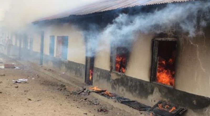 Най малко 11 ученици са загинали а 6 са в критично