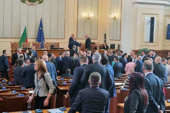 Председателят на Народното събрание Росен Желязков наказа с дисциплинарна санкция