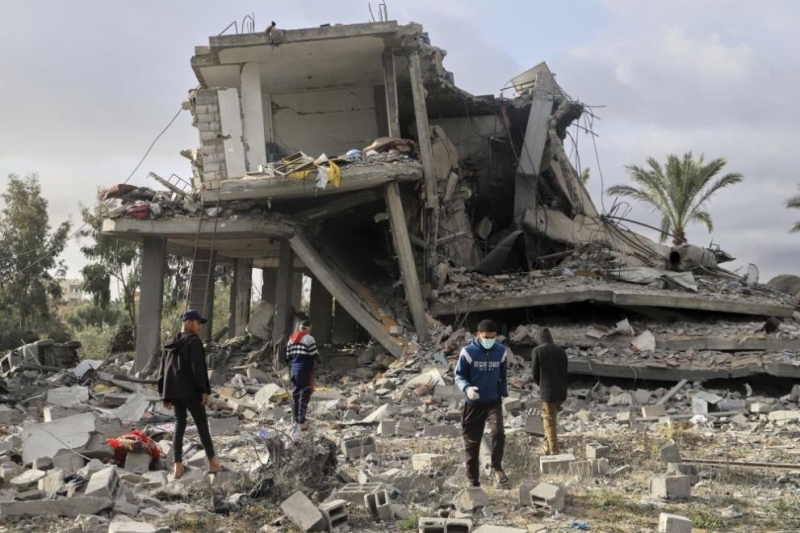 Най малко 18 палестинци бяха убити при израелски обстрел близо до