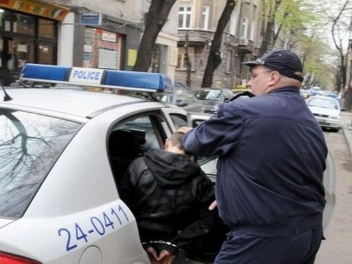 Полицаи са хванали непълнолетен зад волана в Оряхово съобщиха от