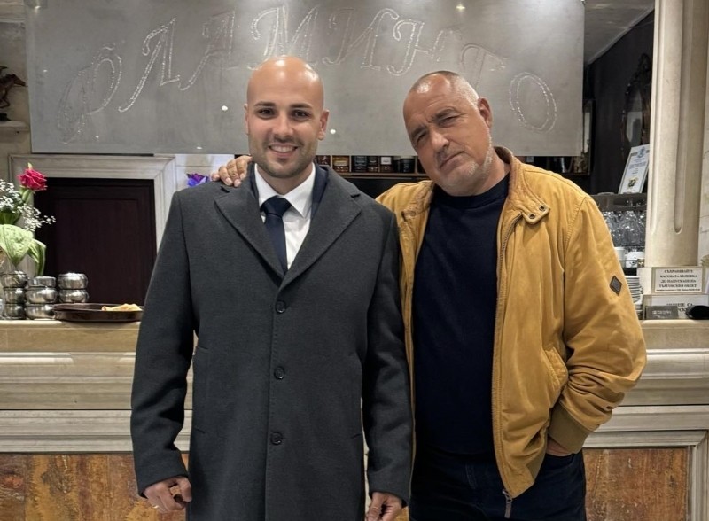 Народният представител от област Враца Мартин Харизанов заедно със свои