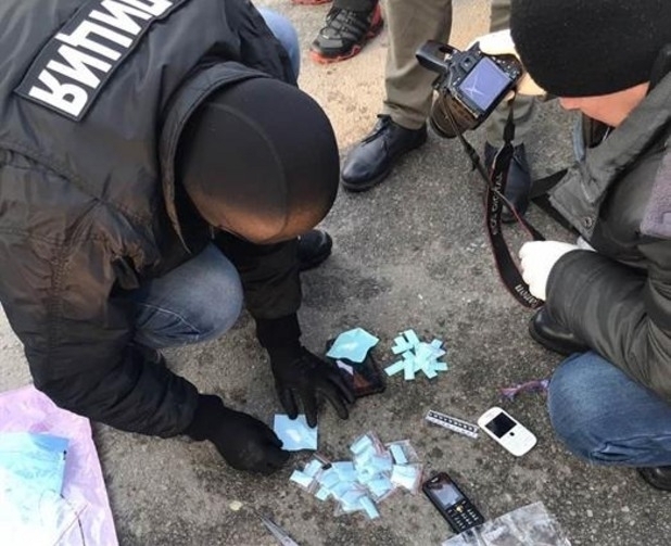 Полицаи са намерили наркотици в домовете на двама врачани съобщиха