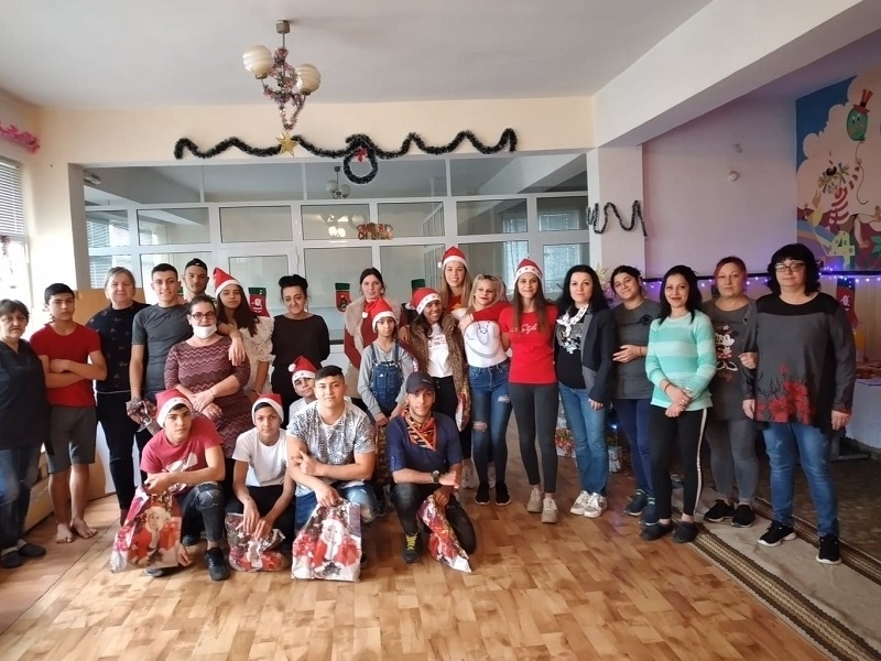 Кметът на Община Борован инж Десислава Тодорова зарадва с подаръци