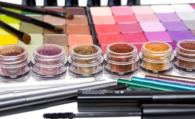 Нови измами с фалшива козметика в интернет отчитат контролните органи