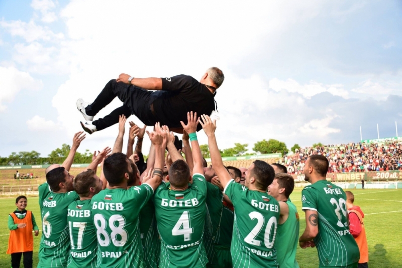 Треньорът Сашо Ангелов който логично се превърна в любимец на