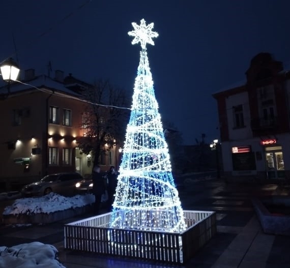 В Борован грейна красива коледната елха съобщиха от местната управа
