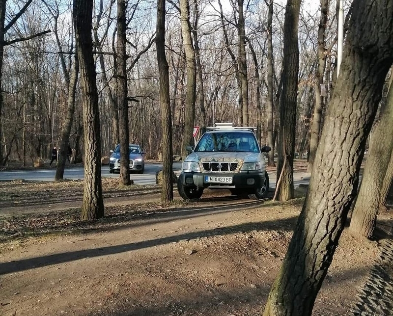 Изобретателното паркиране на монтанчани се прочу и в София става