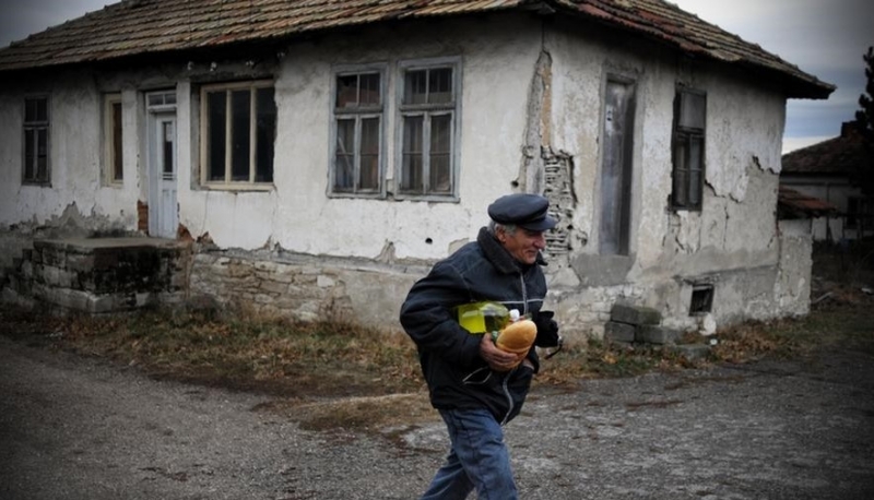 Между песимистичен и реалистичен е анализът за населението на България
